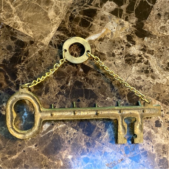 Brass Skeleton Key Hanger - Picture 3 of 7